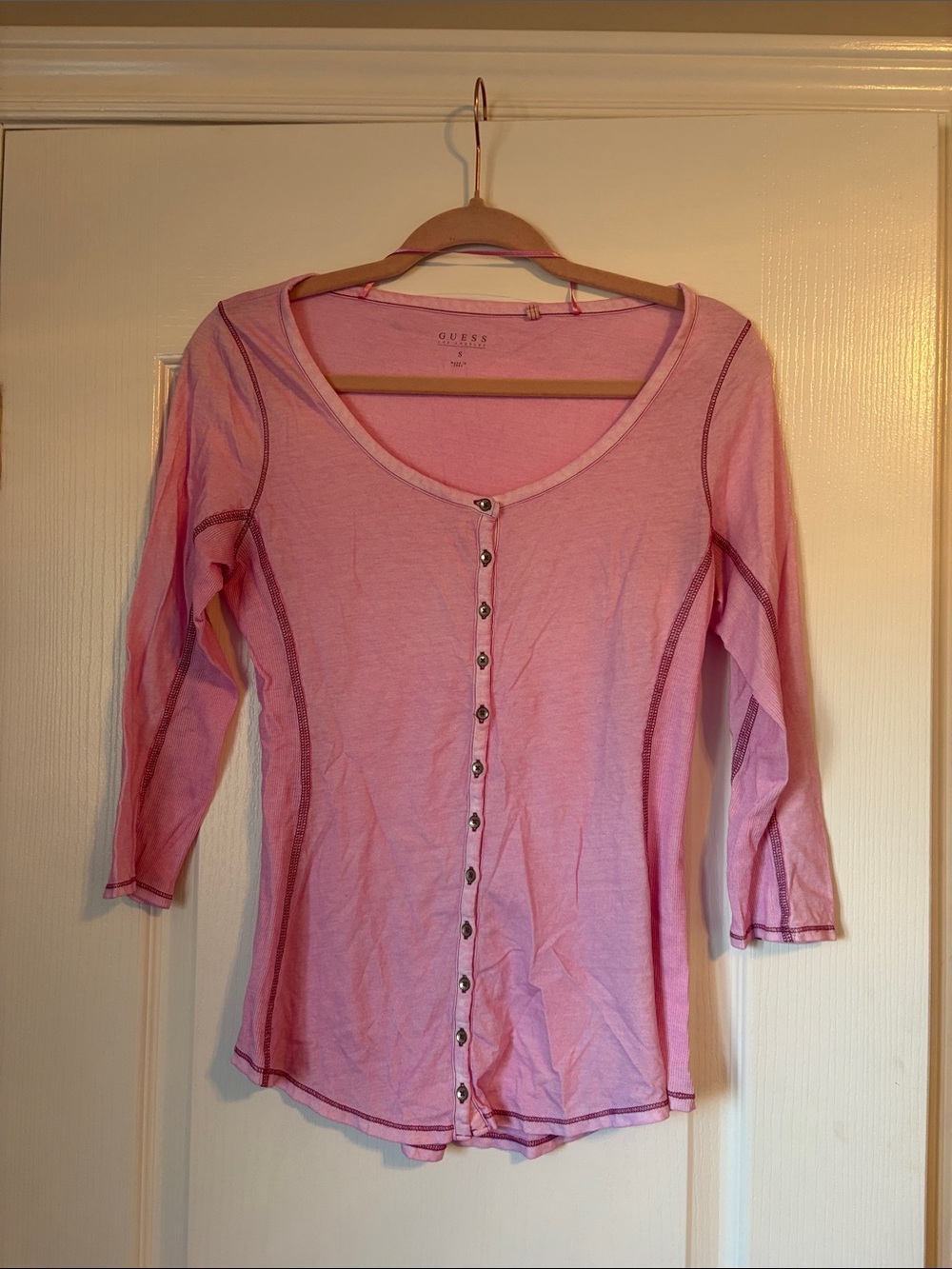 GUESS Pink Button-Front Scoop Neck Long Sleeve Top